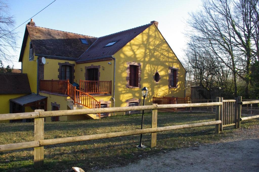 LOGIS-Auberge Les Vallees Du Perche Vichères Exterior foto